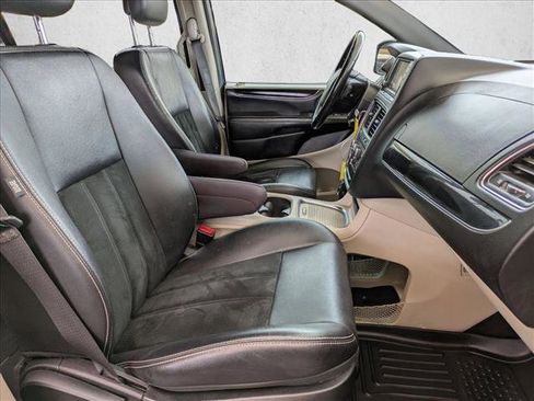 Used 2017 Dodge Grand Caravan SXT image 21