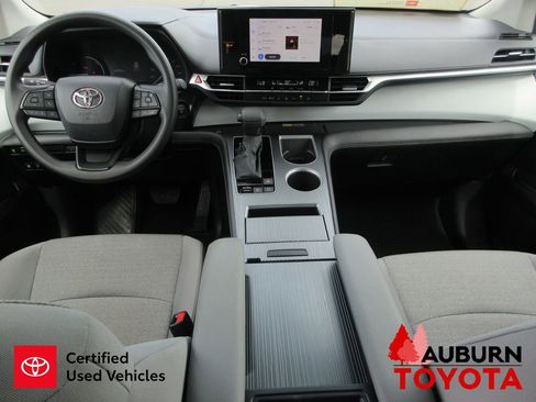 Used 2026 Toyota Sienna LE image 29