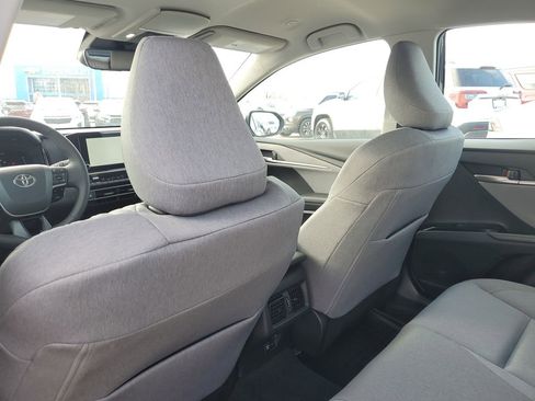 Used 2025 Toyota Camry LE w/ Convenience Package image 29