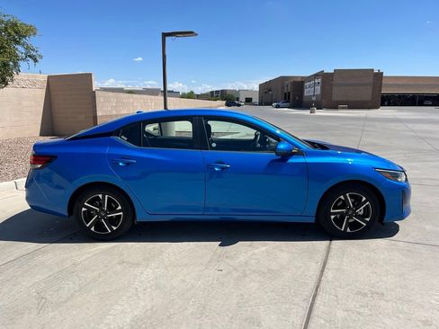 Used 2025 Nissan Sentra SV FWD image 5