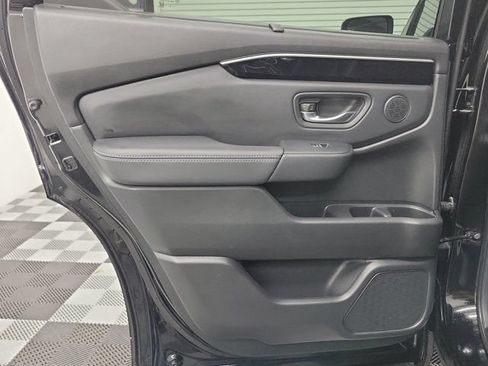 Certified 2025 Honda Pilot Touring image 17