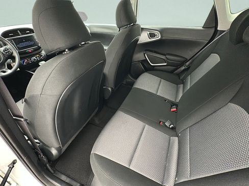 Used 2025 Kia Soul LX w/ LX Technology Package FWD image 9