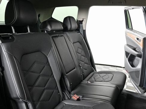 Certified 2025 Volkswagen Atlas SE image 13