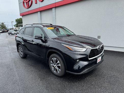 Used 2022 Toyota Highlander XLE AWD/4WD image 4