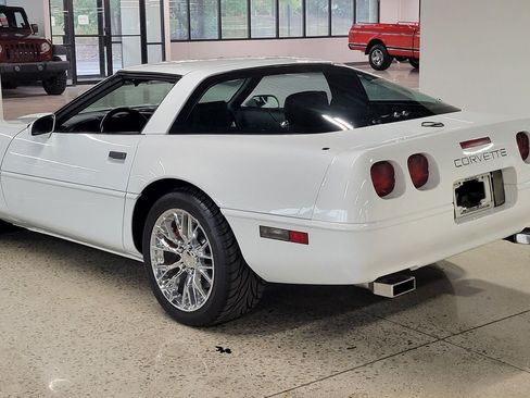 Used 1994 Chevrolet Corvette Coupe RWD image 28