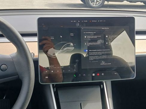 Used 2020 Tesla Model 3 Standard Range Plus image 25