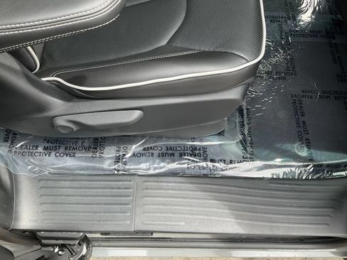 Used 2023 Chrysler Pacifica Limited w/ S Appearance Package FWD image 45