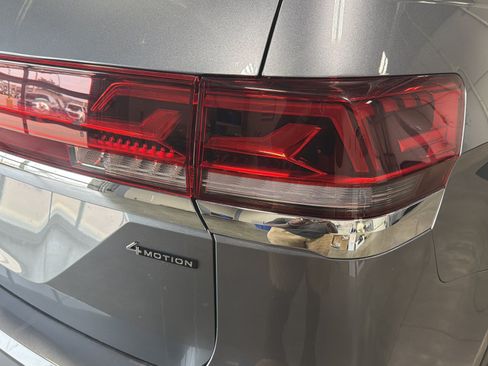 Used 2025 Volkswagen Atlas SE AWD/4WD image 17