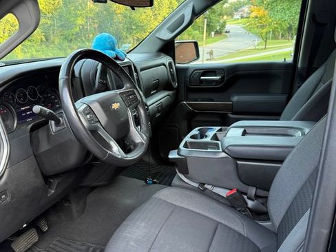 Used 2022 Chevrolet Silverado 1500 LT AWD/4WD image 5