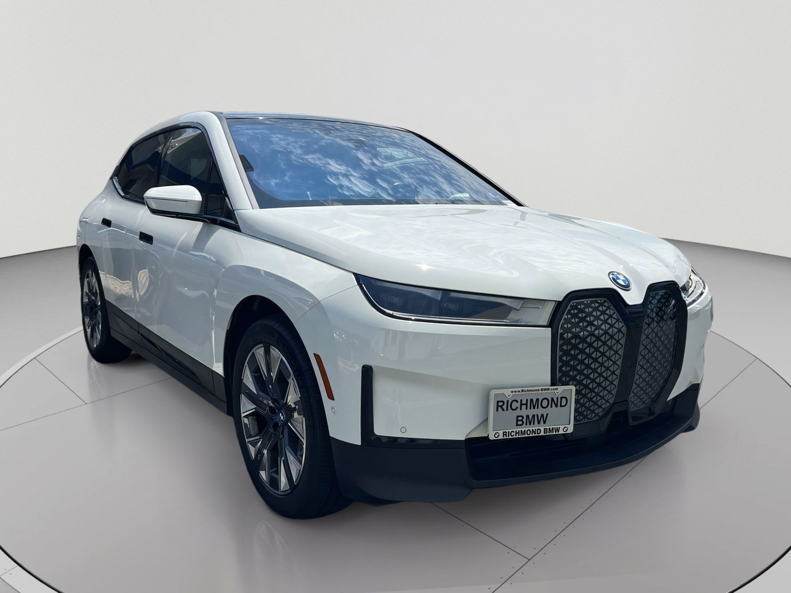 Used 2024 BMW iX xDrive50 AWD/4WD image 5