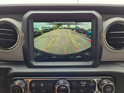 Used 2023 Jeep Wrangler Unlimited Sahara AWD/4WD image 26