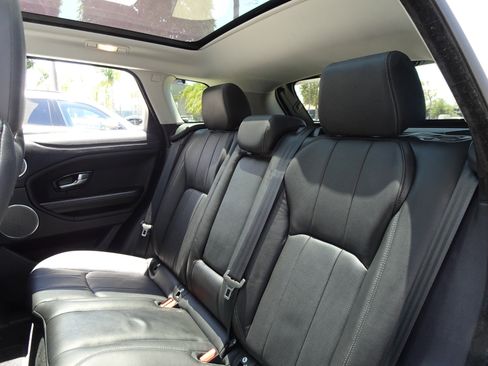 Used 2019 Land Rover Range Rover Evoque SE AWD/4WD image 15