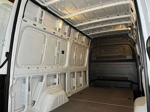 Used 2026 Mercedes-Benz Sprinter 2500 image 19