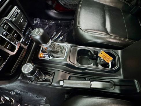 Used 2022 Jeep Wrangler Unlimited Sahara w/ Cold Weather Group image 17