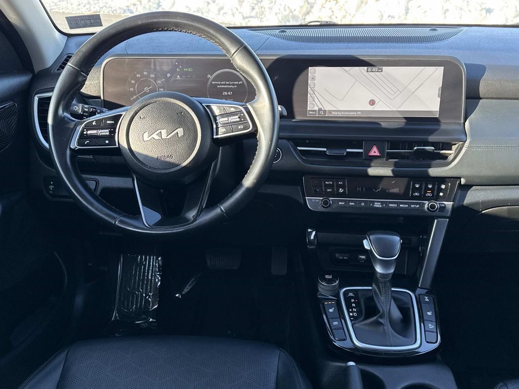 Used 2024 Kia Seltos EX AWD/4WD image 3