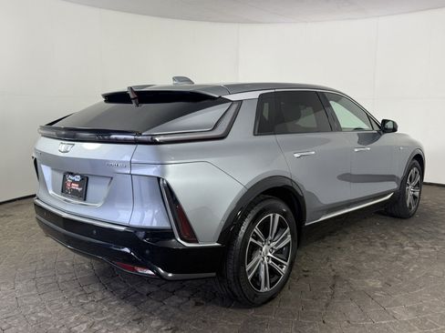 Used 2024 Cadillac Lyriq Luxury AWD/4WD image 9