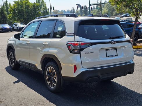 Used 2025 Subaru Forester Premium AWD/4WD image 5