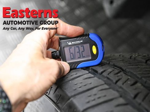Used 2025 Jeep Wrangler Unlimited Sahara AWD/4WD image 28