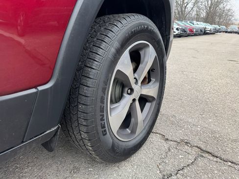 Used 2019 Jeep Cherokee Limited AWD/4WD image 12
