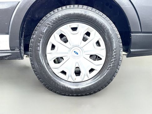 Used 2019 Ford Transit 250 148 Low Roof RWD image 9