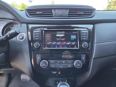 Used 2019 Nissan Rogue SV w/ Premium Package AWD/4WD image 13