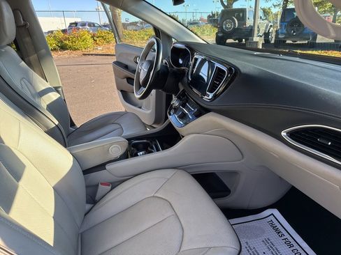 Used 2021 Chrysler Pacifica Limited w/ Premium & Safety Sphere Group image 27