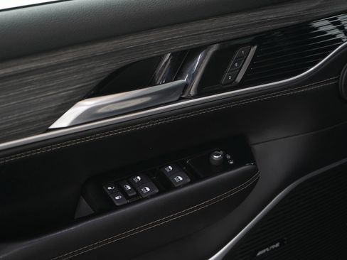 Used 2023 Jeep Wagoneer L Series II w/ Premium Group I image 25