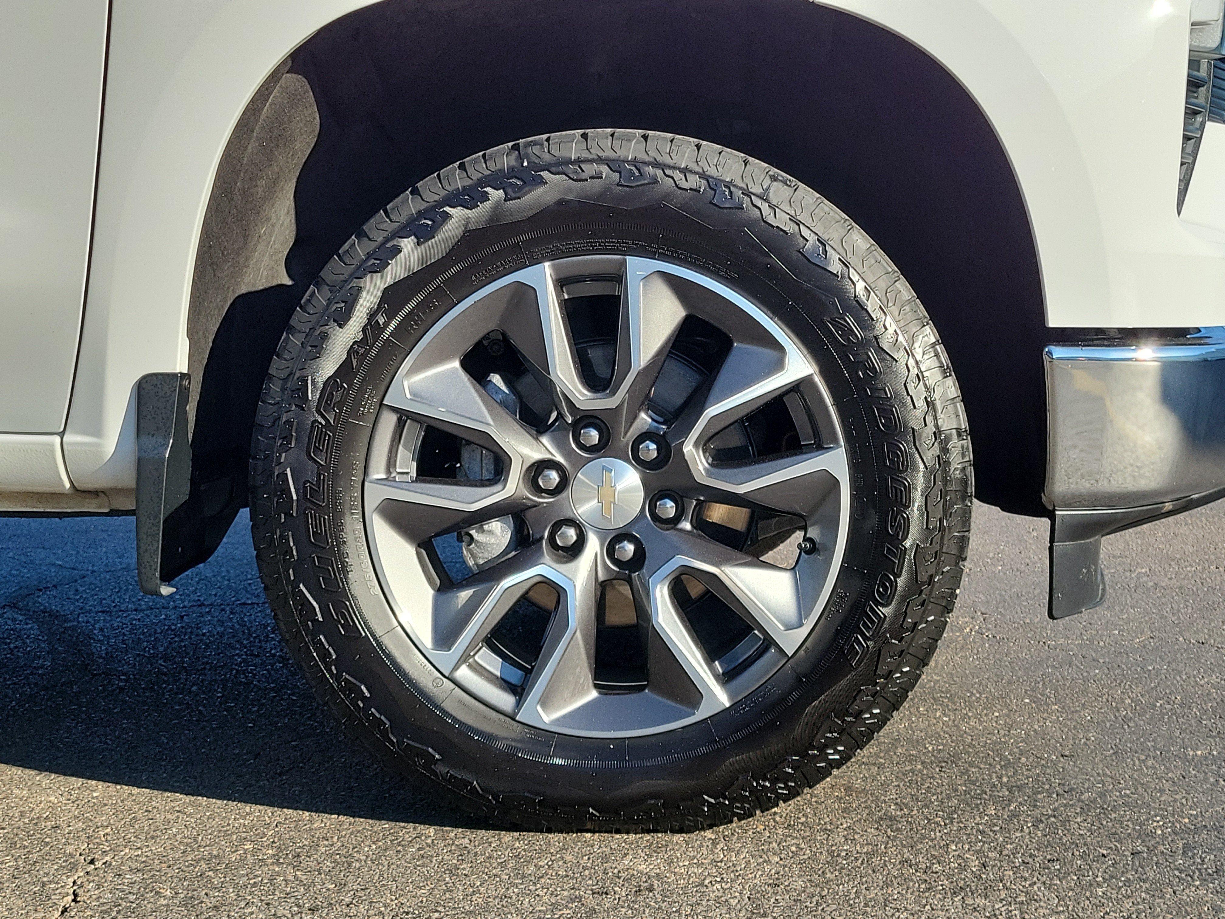 Used 2024 Chevrolet Silverado 1500 LT AWD/4WD image 5