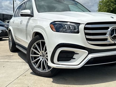 Used 2024 Mercedes-Benz GLS 580 4MATIC image 9