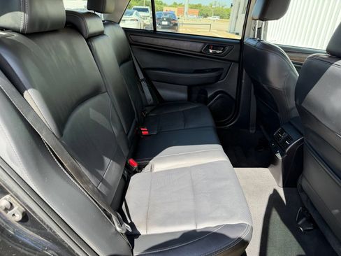 Used 2017 Subaru Outback 2.5i Limited AWD/4WD image 24