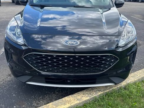 Used 2020 Ford Escape SE FWD image 3