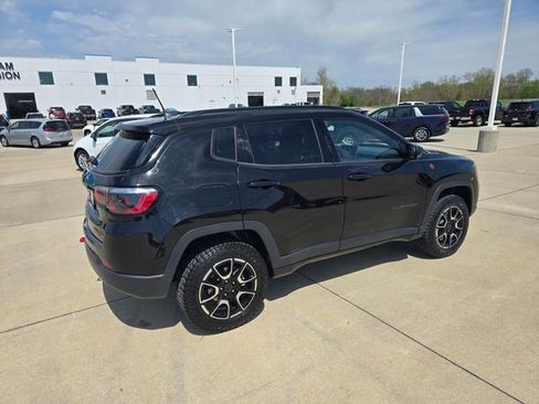 Used 2025 Jeep Compass Trailhawk image 13
