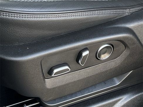 Used 2024 GMC Yukon XL Denali image 29