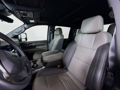 Used 2024 Chevrolet Silverado 2500 ZR2 w/ Technology Package image 11