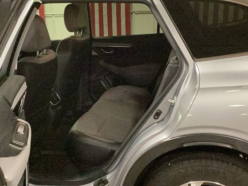 Used 2021 Subaru Outback Limited image 8