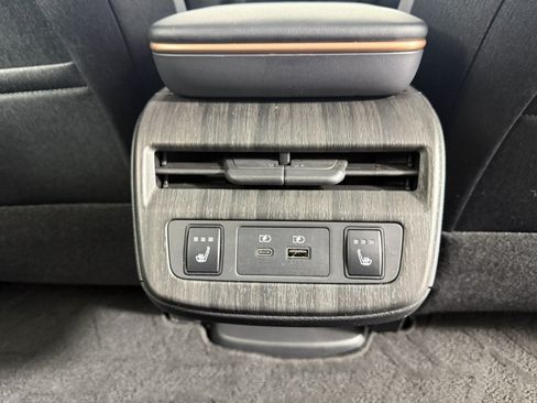 Used 2024 Nissan Ariya AWD image 15