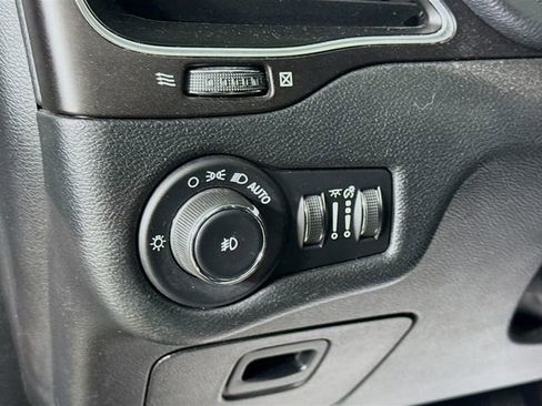 Used 2020 Jeep Cherokee Trailhawk w/ Technology Group image 10