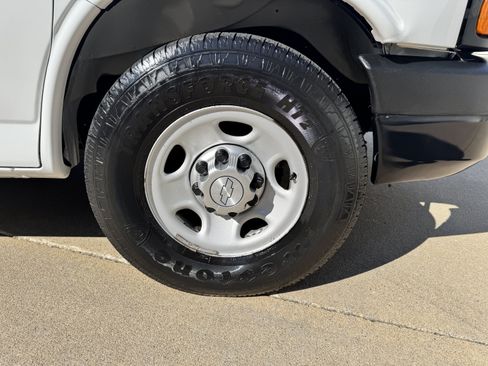 Used 2015 Chevrolet Express 2500 RWD image 40