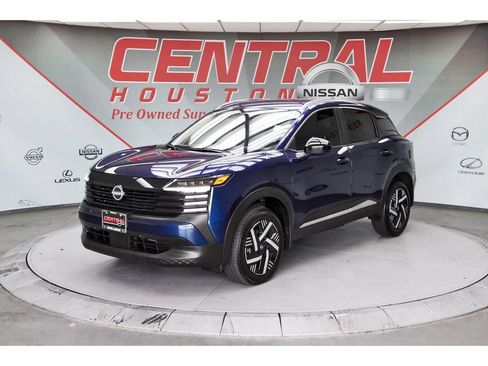 Used 2026 Nissan Kicks SV FWD image 2