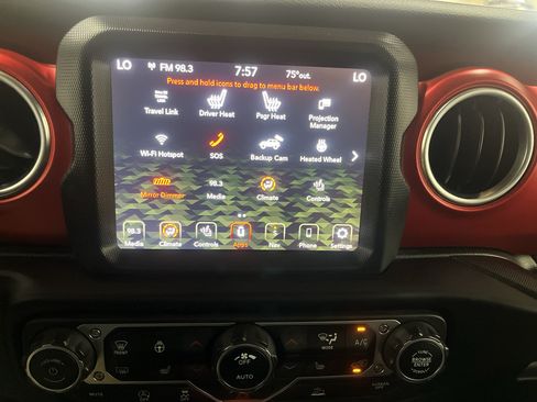 Used 2023 Jeep Wrangler Unlimited Rubicon w/ Cold Weather Group AWD/4WD image 31
