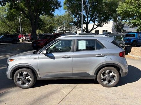 Used 2024 Hyundai Venue SEL FWD image 2