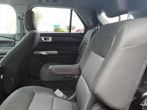 Used 2022 Ford Explorer XLT image 10