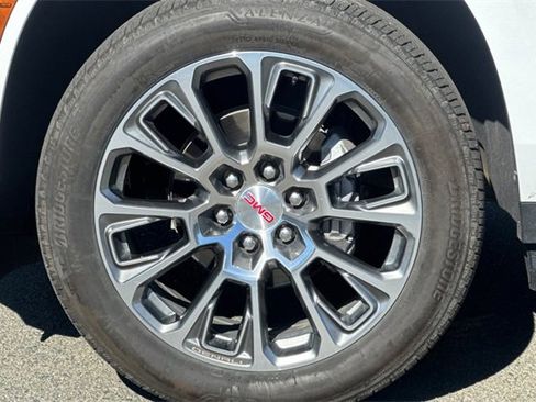 Used 2025 GMC Yukon Denali image 24