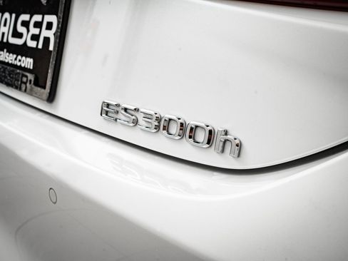 Certified 2025 Lexus ES 300h Ultra Luxury w/ Accessory Package (Z1) image 16