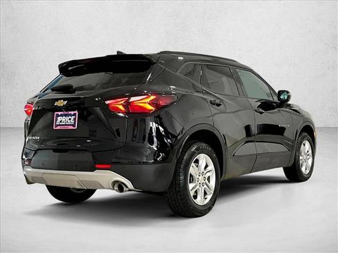 Used 2022 Chevrolet Blazer LT FWD image 2