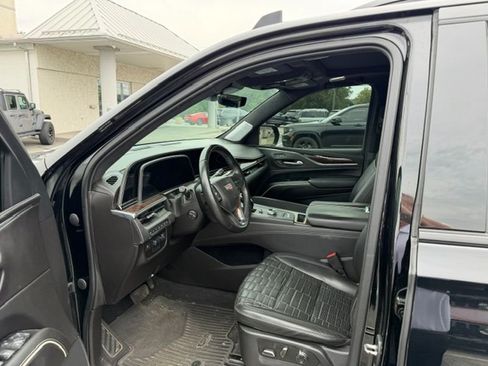 Used 2021 Cadillac Escalade Sport Platinum AWD/4WD image 3