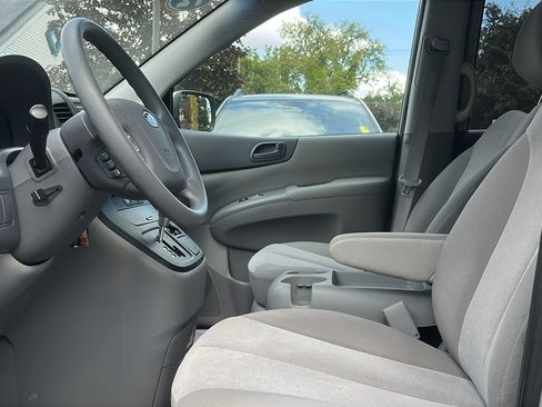 Used 2012 Kia Sedona LX image 11