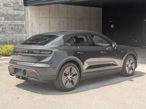 Certified 2025 Porsche Macan 4 Electric AWD/4WD image 9