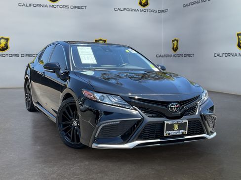 Used 2022 Toyota Camry XSE FWD image 3