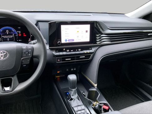 Used 2025 Toyota Camry LE AWD/4WD image 7